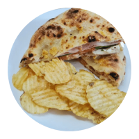 La Competencia Panino de Pechuga de Pavo: En masa de pizza con pechuga de pavo, queso mozzarella fresco, espinaca y jitomate  